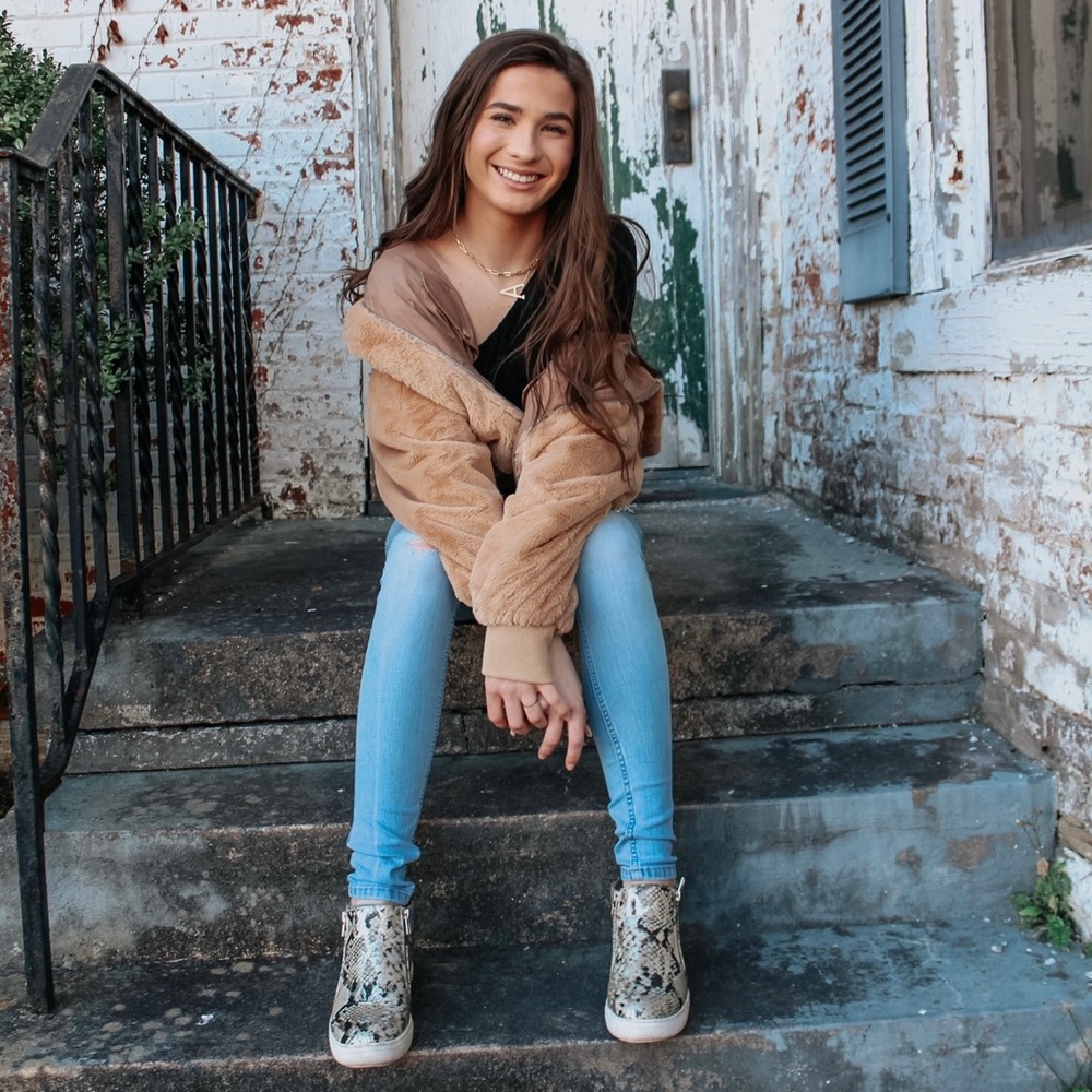 Meet your Posher, Anna